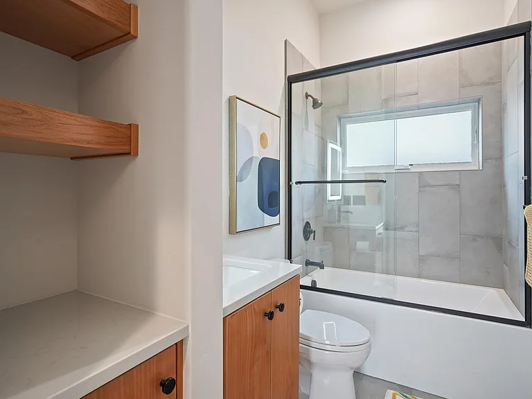 36 SW Roosevelt Ave — Photo 18