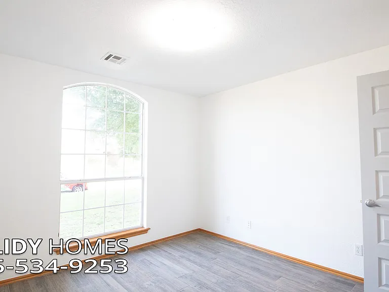 5004 SE 52nd St — Photo 29