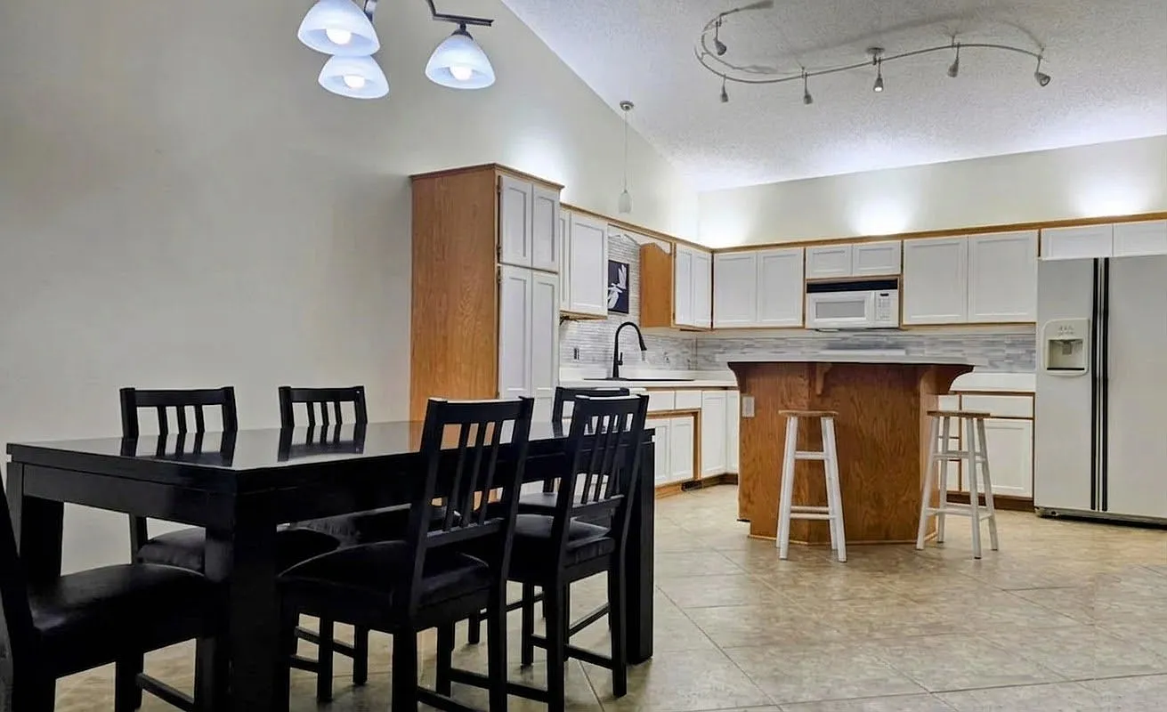 3 bed, 2464 sqft, $2,800 — Photo 3