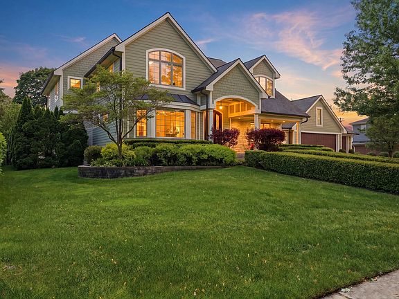 2nd image of 1919 Greenleaf Dr