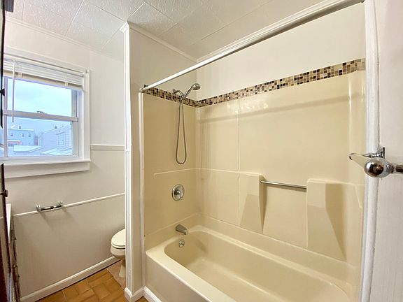 5th image of 5315 70th St Floor 2