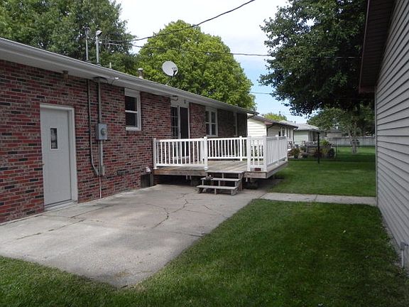 3rd image of 107 W 22nd St