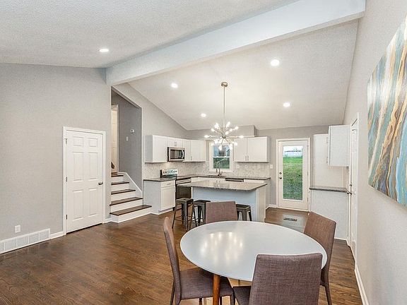 2nd image of 7410 Melrose Ln