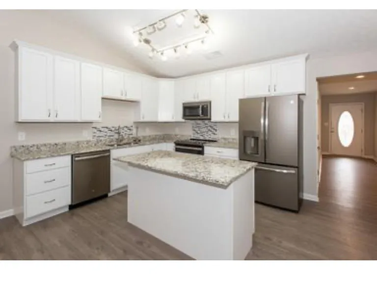 5339 Avery Woods Ln — Photo 2