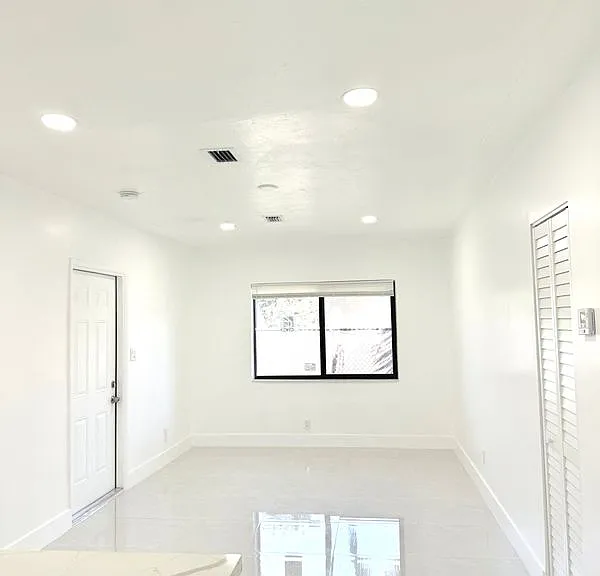 209 NW 10th St #4 — Photo 9