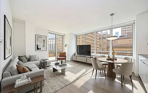 70 W 37th St #902 Photo 1
