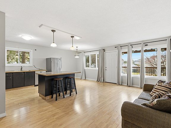 2nd image of 5187 Chute Lake Cres
