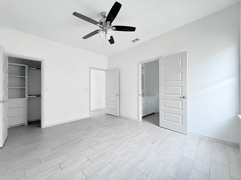 1304 Shavano Dr — Photo 6