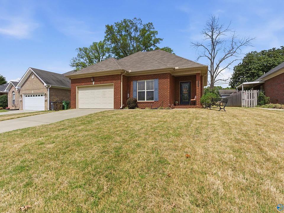 1st image of 930 Tracey Ln