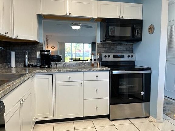 3rd image of 419 Lake Dora Dr