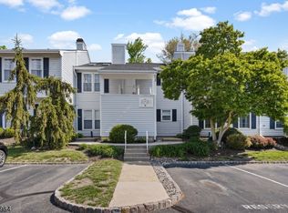 60 Junco Ct, Three Bridges, NJ 08887