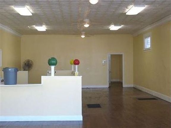 5th image of 4001 Decoursey Ave