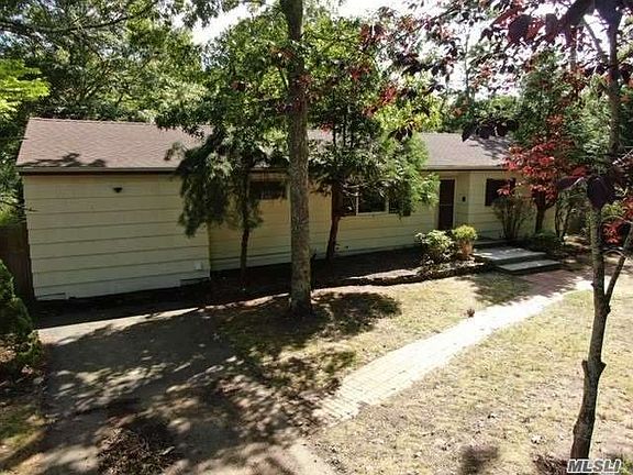 3rd image of 11 Evergreen Ct
