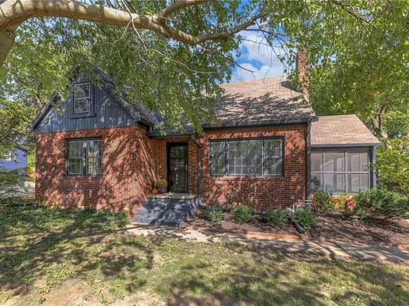 684 W Cedar St, Olathe, KS 66061