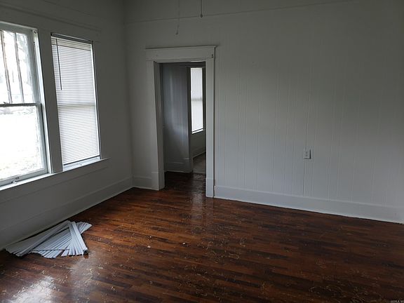 4th image of 208 Rutherford Pl