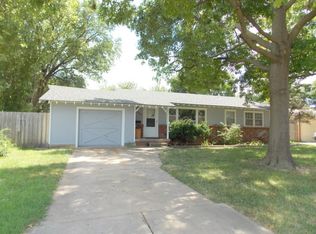 2422 N Riverlawn Dr, Wichita, KS 67204