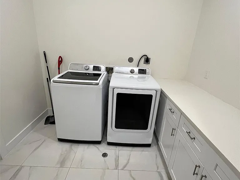 10330 Grove Row Ave — Photo 13