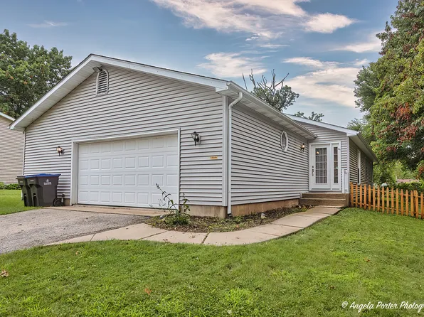 2613 Benjamin Dr, Wonder Lake, IL 60097