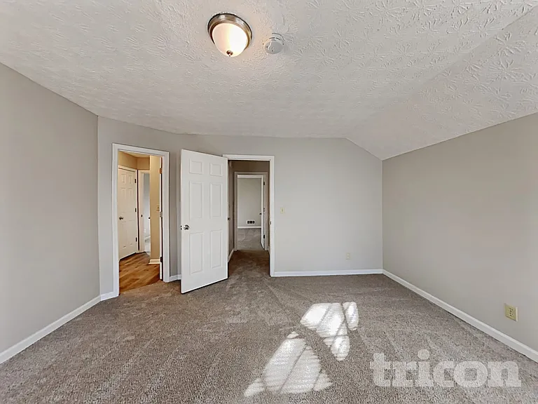 2207 Meadow Valley Cir — Photo 11