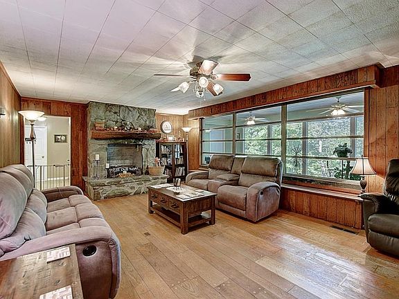 3rd image of 125 Rose Dr
