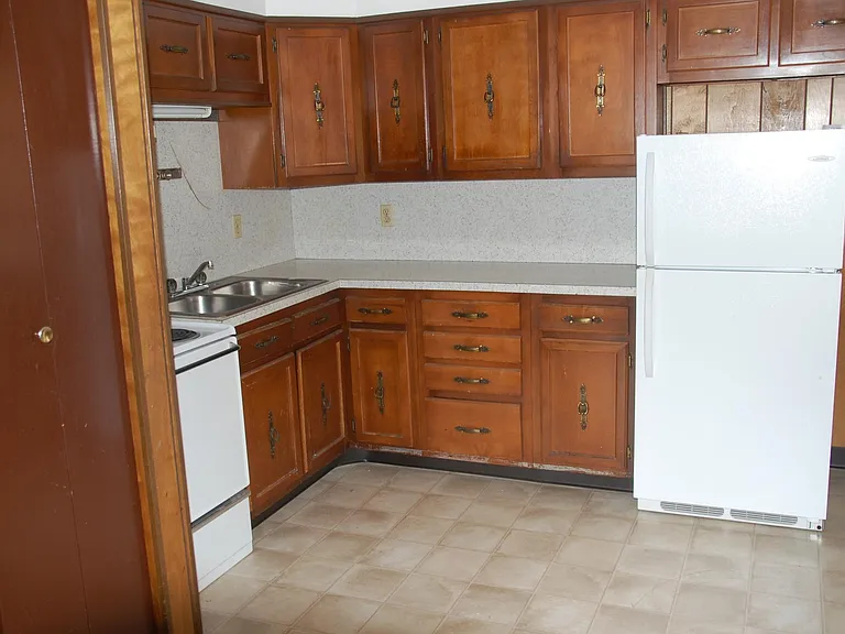 337 W Douglas St — Photo 2