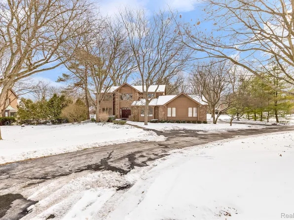 1769 Golf Ridge Dr S, Bloomfield Hills, MI 48302