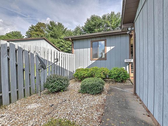 3rd image of 78 Tulip Grove Cir #10