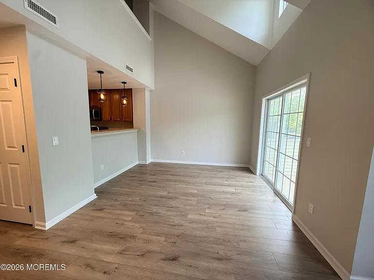 30 Oxford Ct — Photo 11