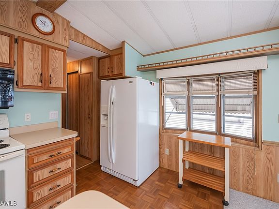3rd image of 90 Lofty Ln