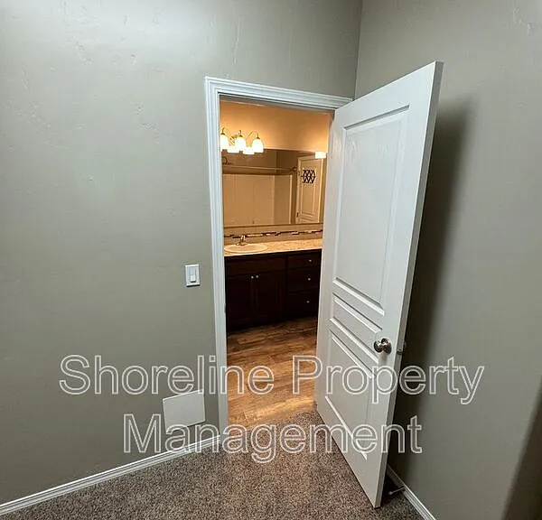 511 Diamond Lake St — Photo 9