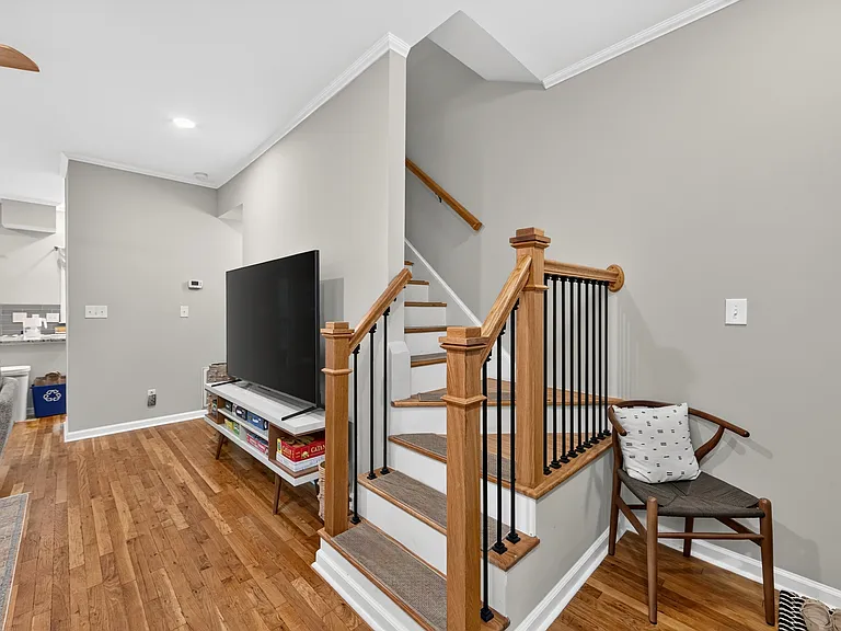 312 W 10th St #312 — Photo 30