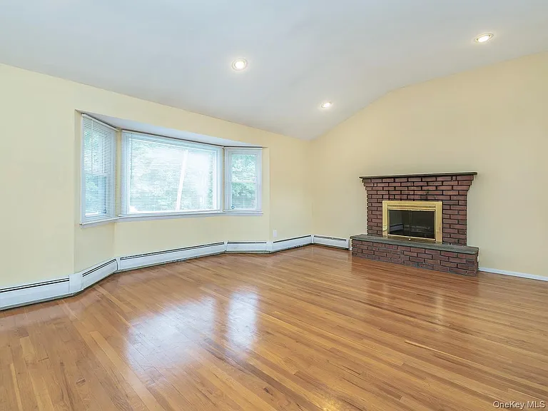 7 Plainview Rd — Photo 6