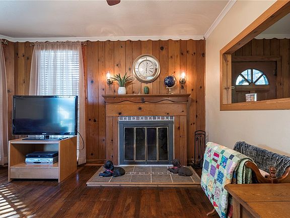 2nd image of 205 Barton St