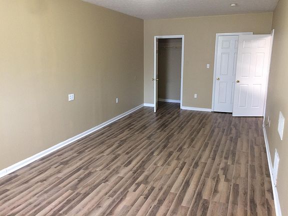 3rd image of 1201 Arlington Dr #17