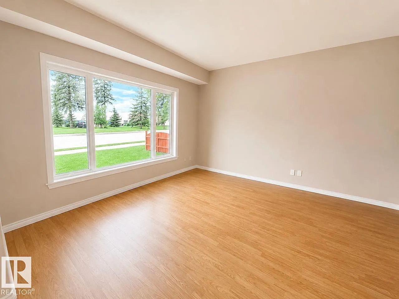 2 bed, 1.0 bath, 999 sqft, $1,095 — Photo 3