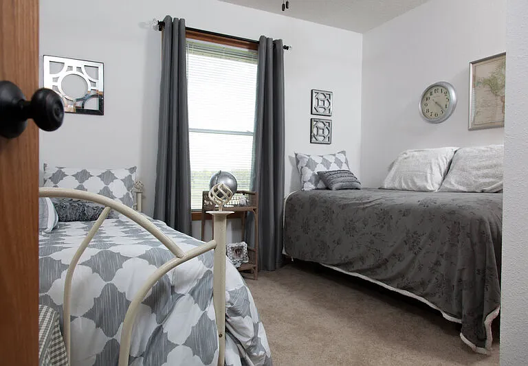 565 Lulu Ln — Photo 4
