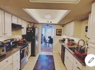 922 Shady Creek Ln, Bedford, TX 76021