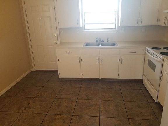 5th image of 1305 Brown Dr #C