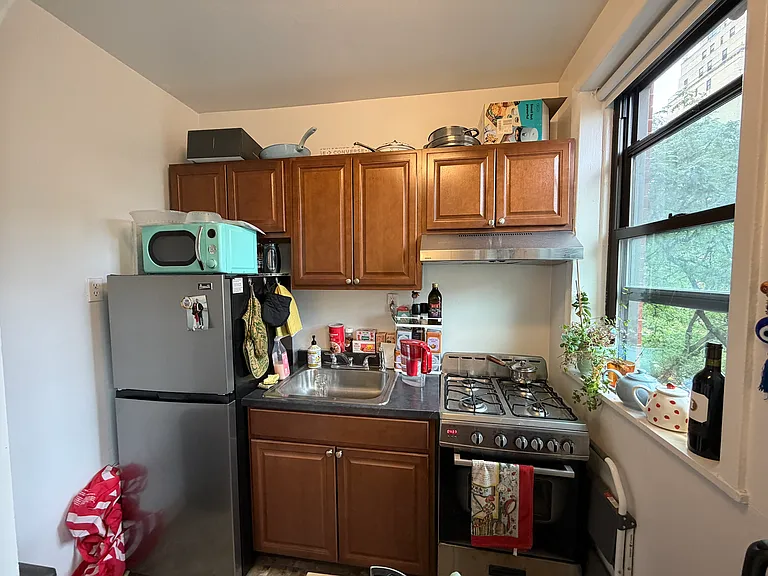 266 W 22nd St #3 — Photo 3