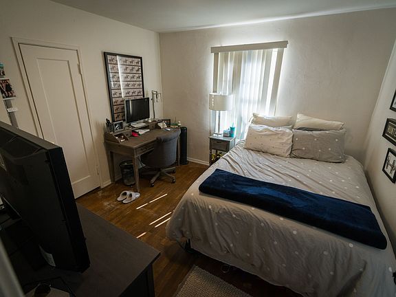 3rd image of 605 Kelton Ave #2f1762295