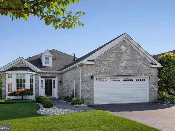 18 Betsy Ross Dr, Allentown, NJ 08501