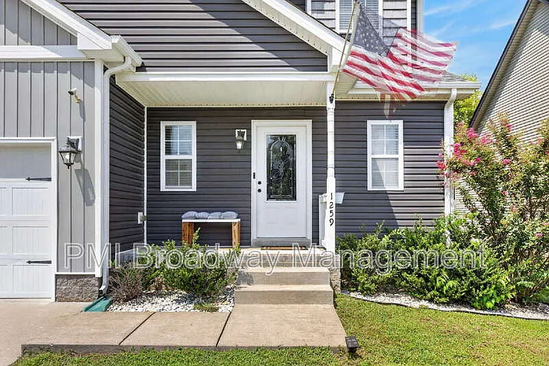 3 bed, 2.5 bath, 1574 sqft, $1,950 — Photo 2