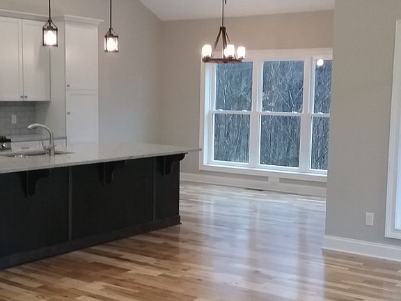 3rd image of 7061 Village Way Dr