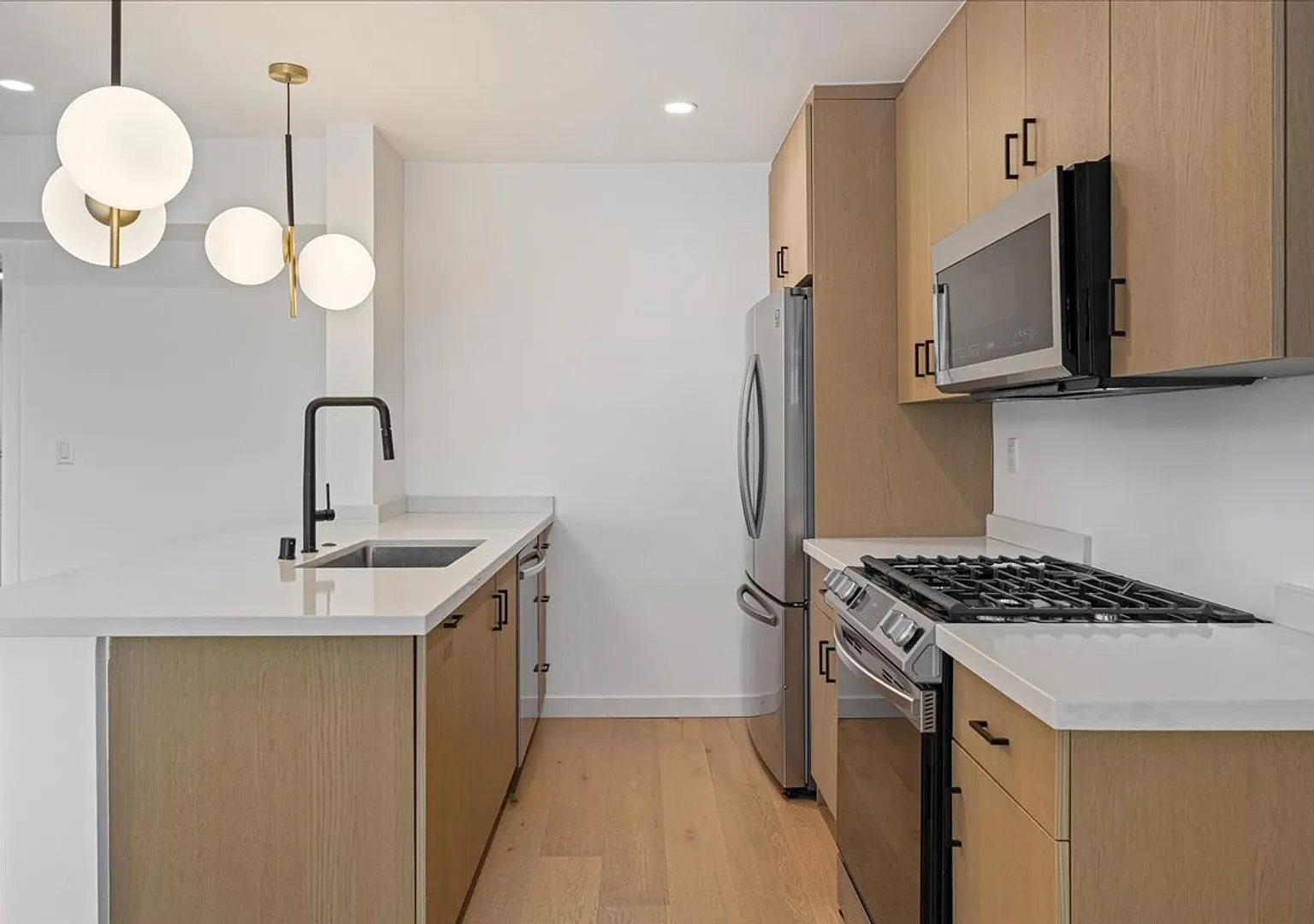 Beautiful One Bedroom Apartment In The Heart of West Hollywood! — Photo 1