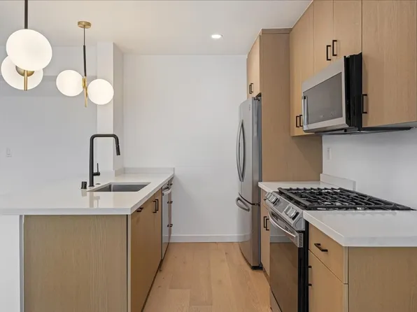 1210 Larrabee St #4, West Hollywood, CA 90069
