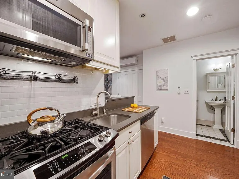 1439 W St NW #1 — Photo 8