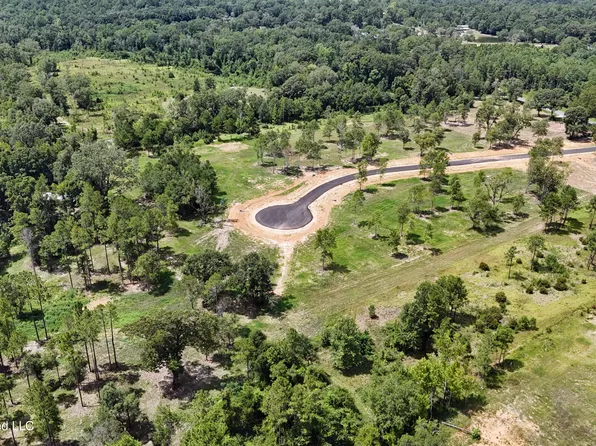 2 Oakley Ln, Lucedale, MS 39452