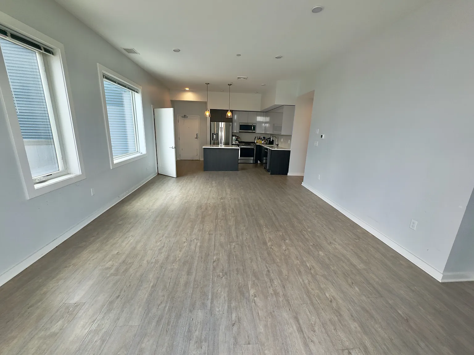 2 bed, 1072 sqft, $4,300 — Photo 4