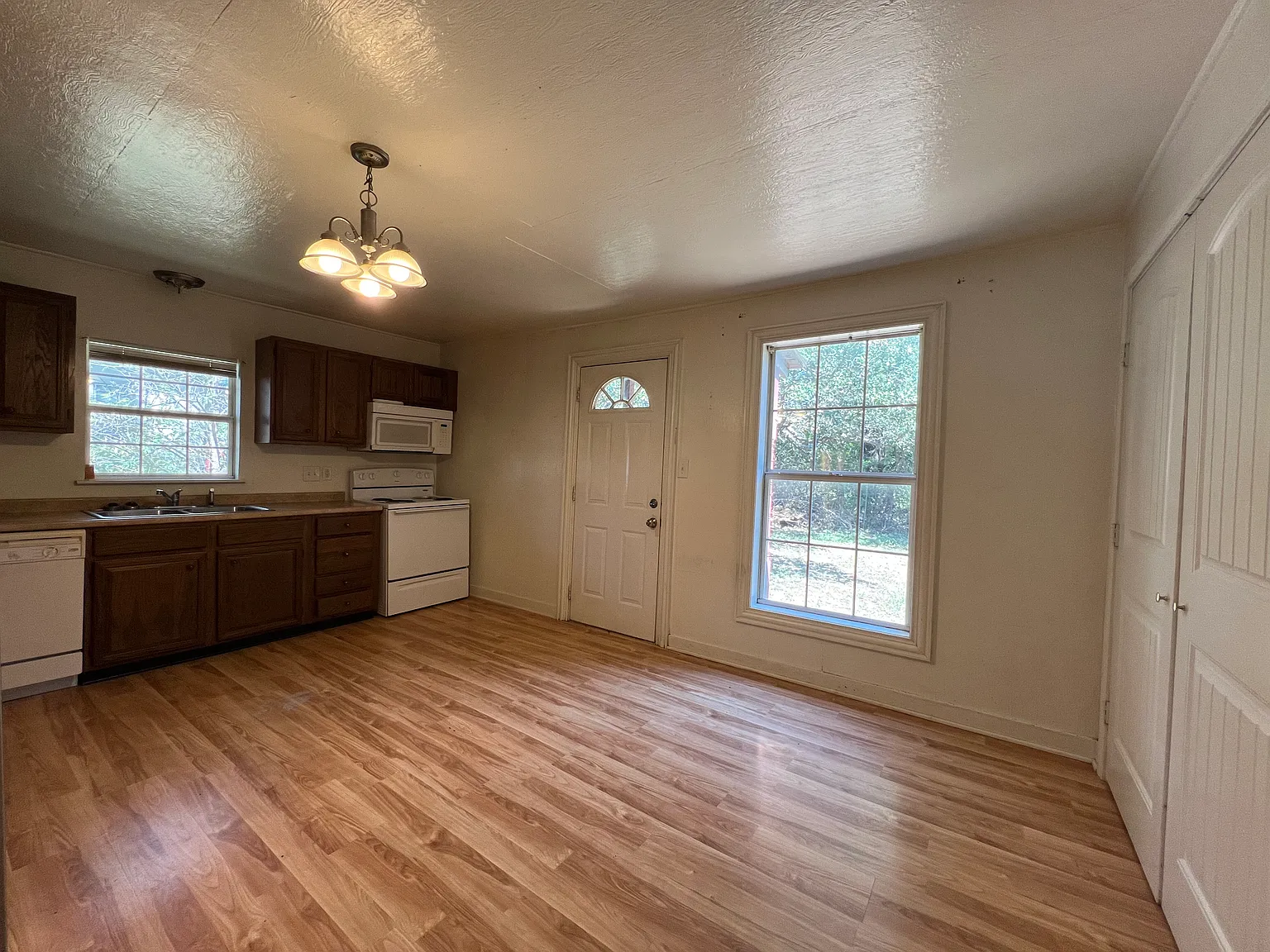 2 bed, 971 sqft, $1,400 — Photo 3