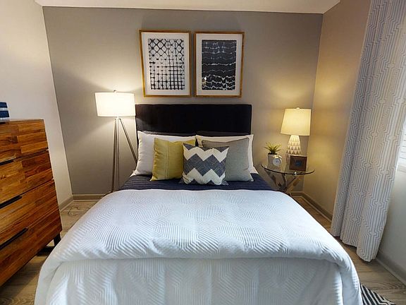 4th image of 1301 Lakeshore Pl #1608B